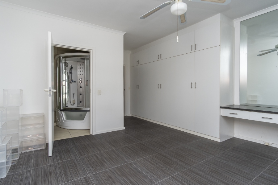 3 Bedroom Property for Sale in Sea Point Western Cape